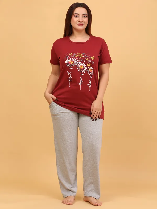 WOMEN_SHORT_TSHIRT_FAITH_HOPE_LOVE(MAROON)_LOWER(GREY)