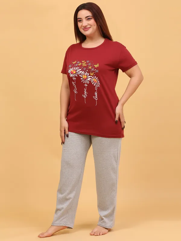 WOMEN_SHORT_TSHIRT_FAITH_HOPE_LOVE(MAROON)_LOWER(GREY)