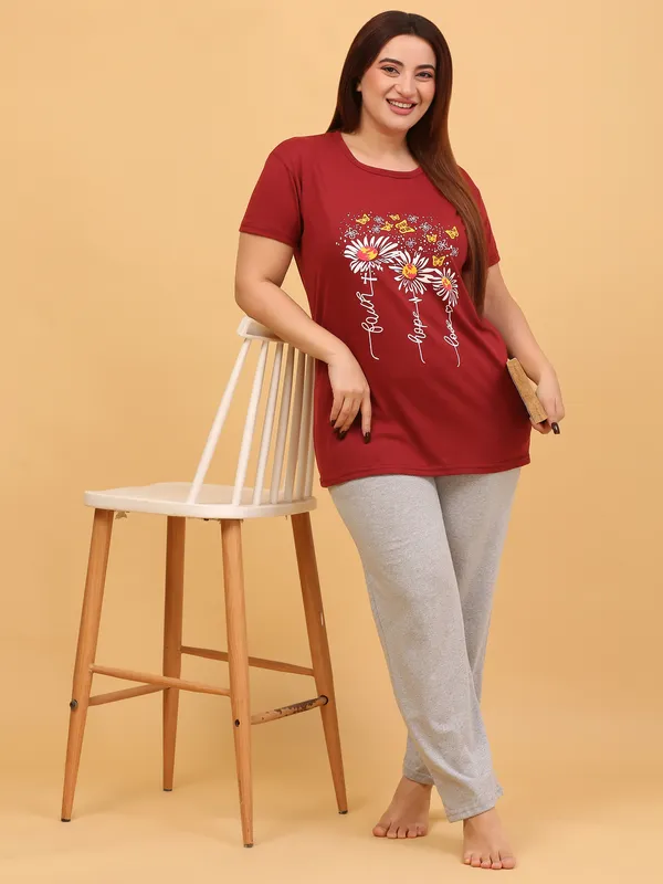 WOMEN_SHORT_TSHIRT_FAITH_HOPE_LOVE(MAROON)_LOWER(GREY)