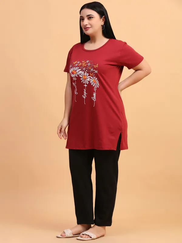 WOMEN_LONG_TSHIRT_FAITH_HOPE_LOVE(MAROON)_LOWER(BLACK)