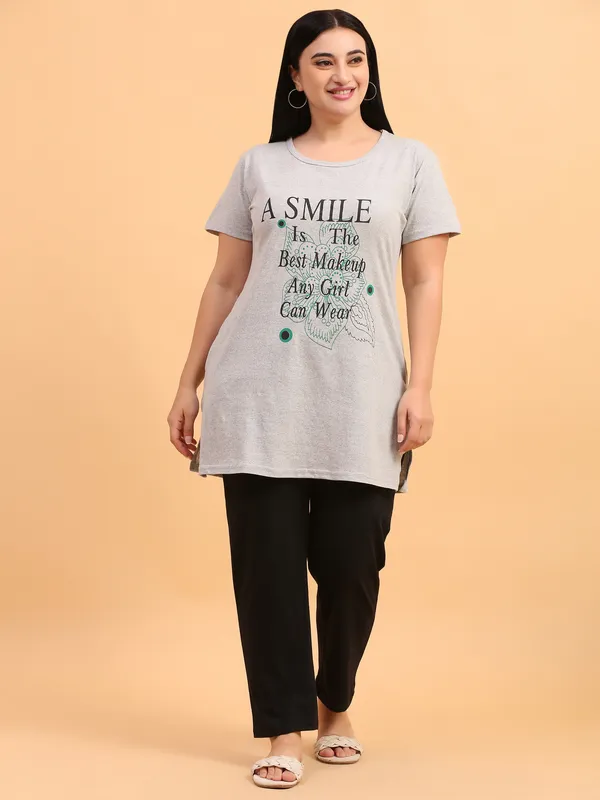 WOMEN_LONG_TSHIRT_A_SMILE_(GREY)_LOWER(BLACK)
