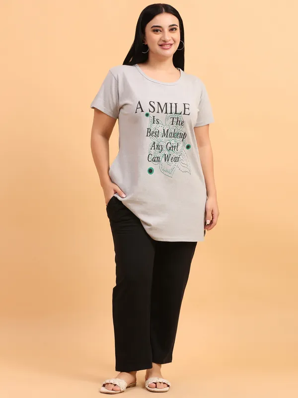 WOMEN_LONG_TSHIRT_A_SMILE_(GREY)_LOWER(BLACK)
