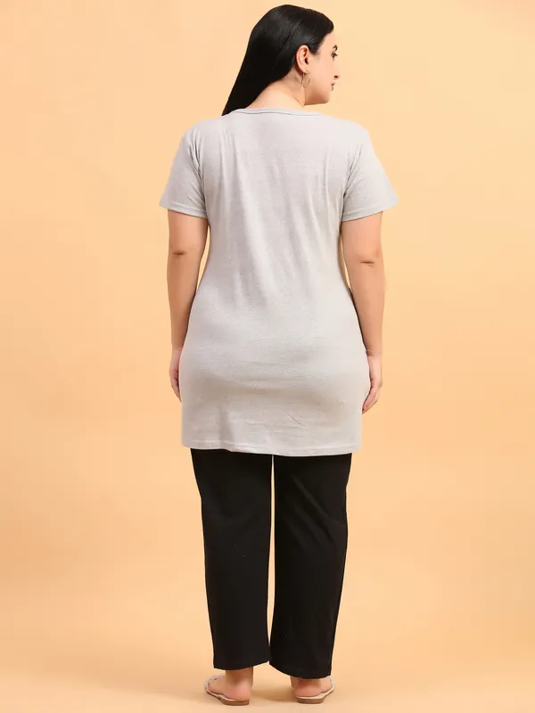 WOMEN_LONG_TSHIRT_A_SMILE_(GREY)_LOWER(BLACK)