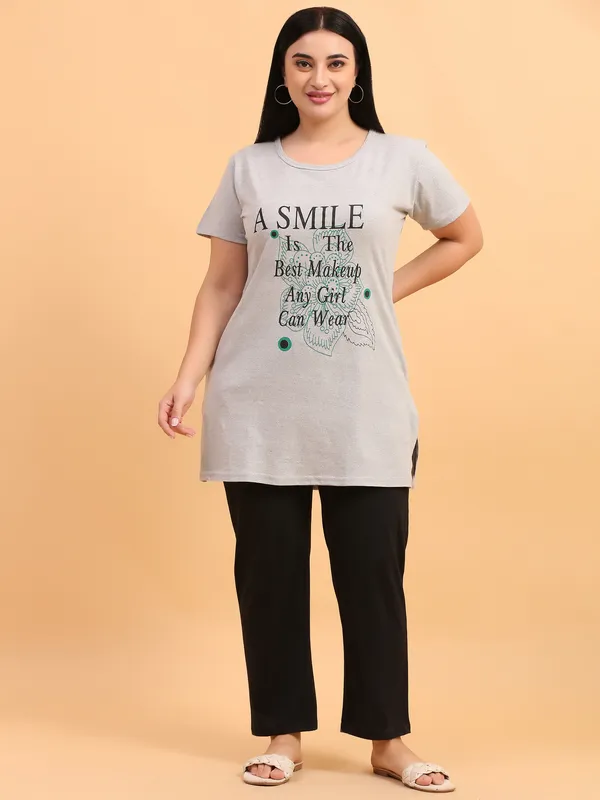 WOMEN_LONG_TSHIRT_A_SMILE_(GREY)_LOWER(BLACK)