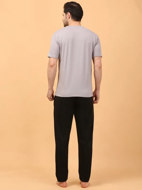 MEN_ROUNDNECK_HALF_RESTART_GREY_LOWER(BLACK)