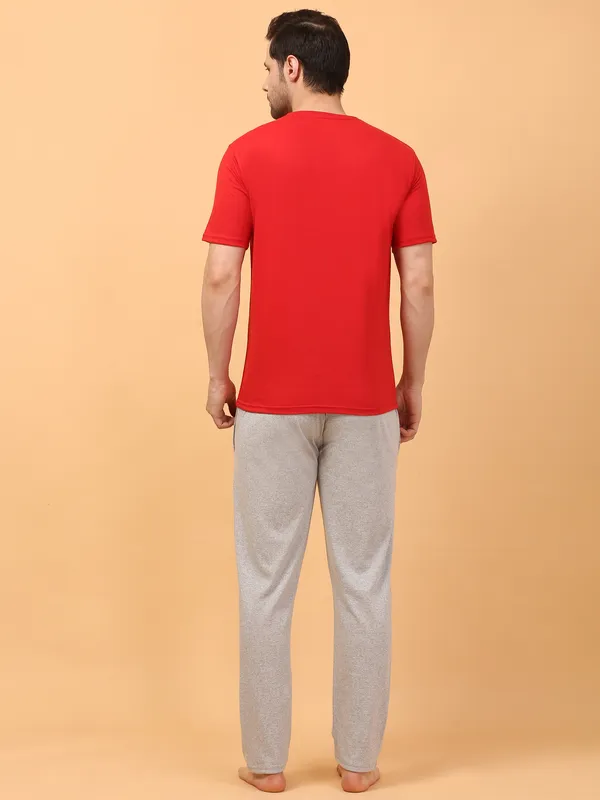 MEN_ROUNDNECK_HALF_AVENGERCON_RED_LOWER(GREY)