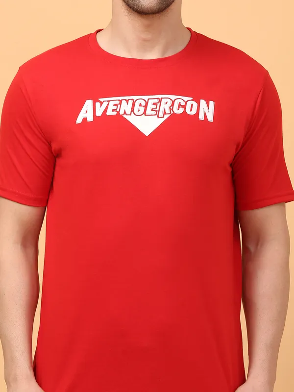 MEN_ROUNDNECK_HALF_AVENGERCON_RED_LOWER(GREY)