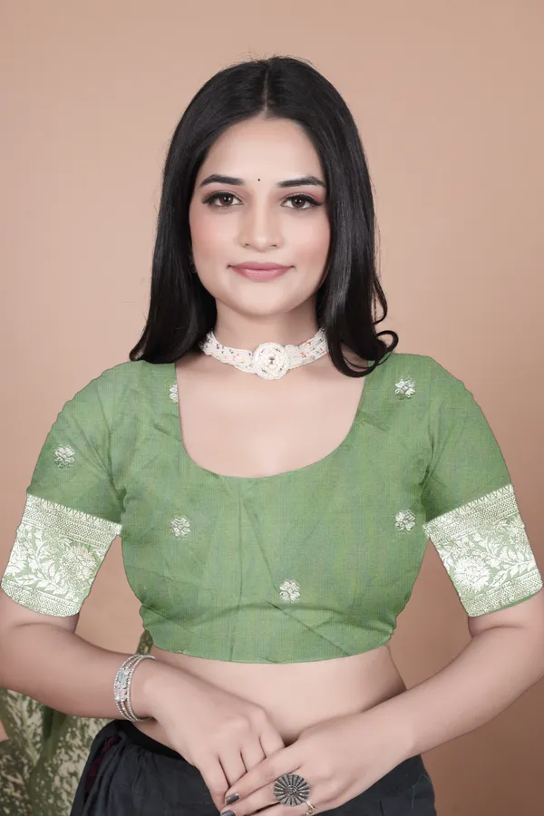 Sage_Green_Elegant_Banarasi_Silk_Saree_With_Majestic_Peacock_Pallu_For_Women