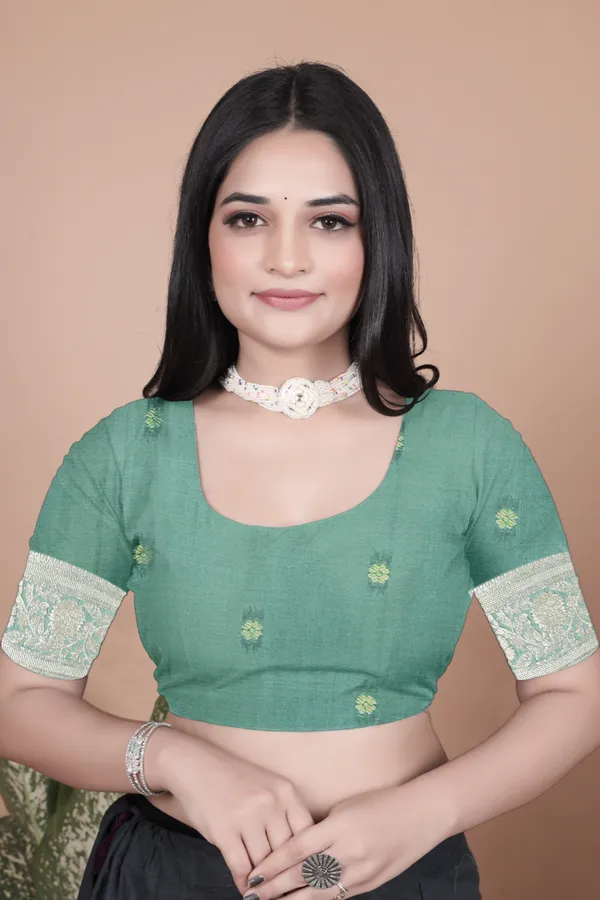 Peacock_Elegant_Motif_Silk_Saree_For_Women