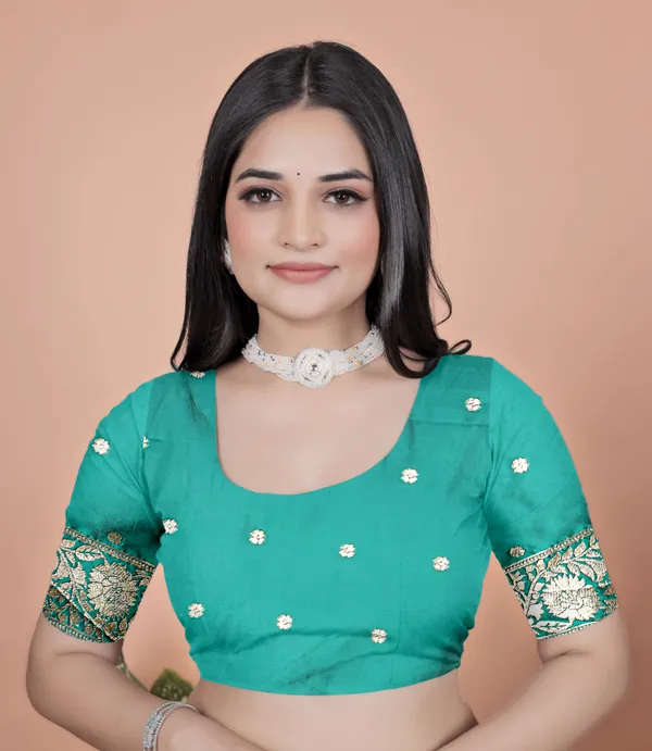 Emerald_Green_Banarasi_Silk_Saree_With_Artistic_Peacock_Pallu_For_Women