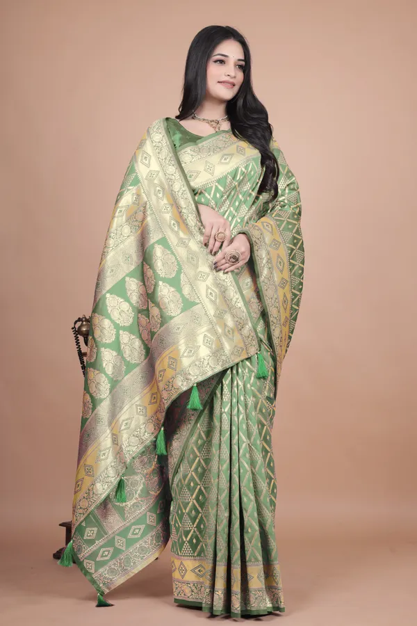 Emerald_Green_Banarasi_Silk_Saree_With_Silver_Zari_Detailing_For_Women