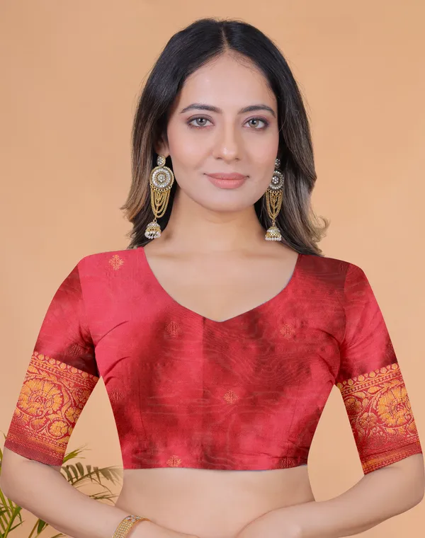 Beige_Gold_Elegant_Banarasi_Silk_Saree_With_Rich_Zari_Work_And_Contrast_Blouse_Piece_For_Women