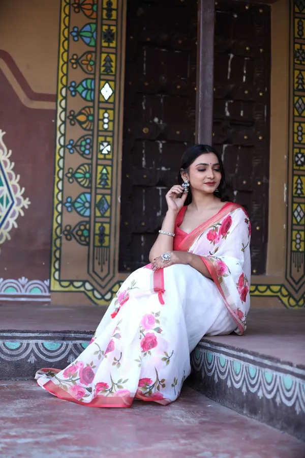 White_Linen_Neo_Bloom_Fresh_Floral_Saree_with_Modern_Aesthetic_For_Women