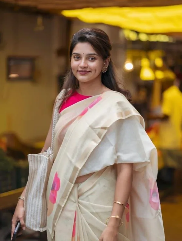 White_Linen_Floral_Design_Wear_Saree__With_Unstitched_Blouse_For_Women