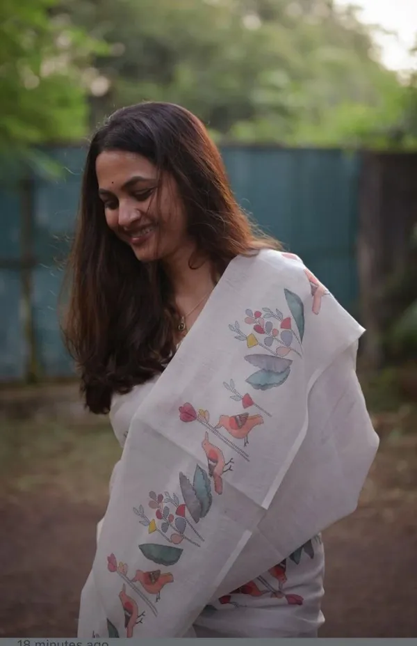 Pure_White_Linen_Saree_with_Bright_Floral_Elegance_For_Women
