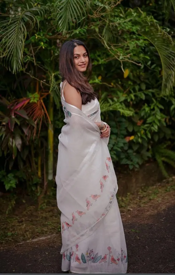 Pure_White_Linen_Saree_with_Bright_Floral_Elegance_For_Women