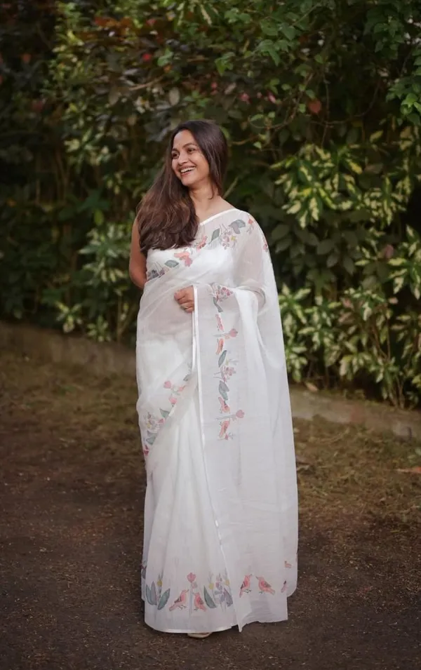 Pure_White_Linen_Saree_with_Bright_Floral_Elegance_For_Women