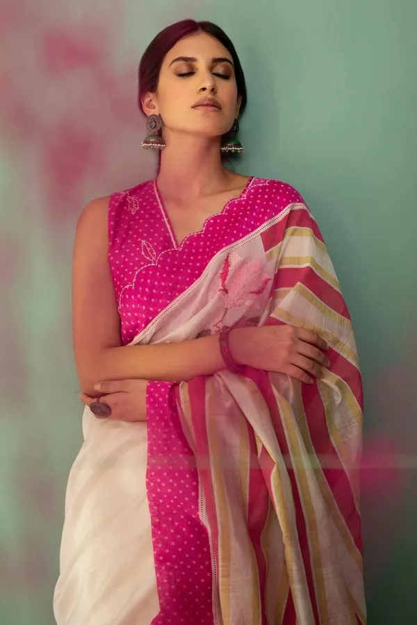 Pink_Linen_Rosette_Flow_Floral-Printed_Saree_For_Women