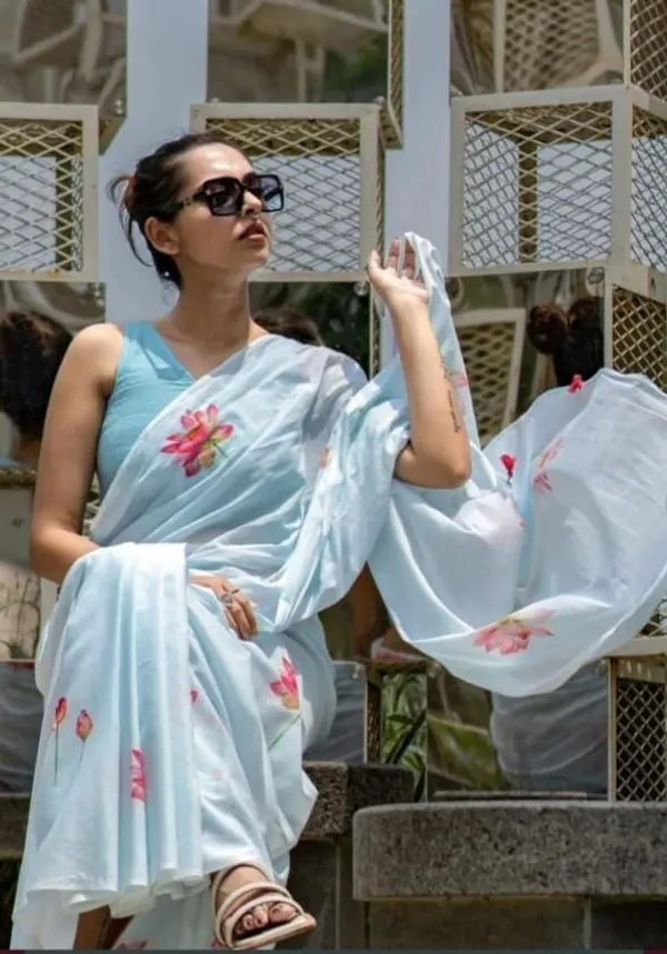 Sky_Blue_Linen_Mehek_Linen_Fresh_Floral_Print_Saree_For_Women