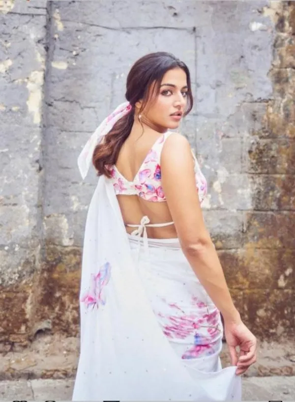 White_Linen_Phoolwari_Whisper_Lightweight_Drape_with_Bloom_Print_For_Women