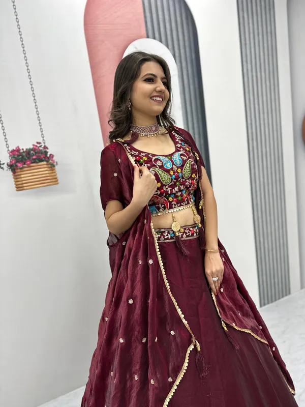 Maroon_Heavy_Embroidery_Thread_&_Sequence_Work_With_Fancy_Latakan_Lehenga_For_Women