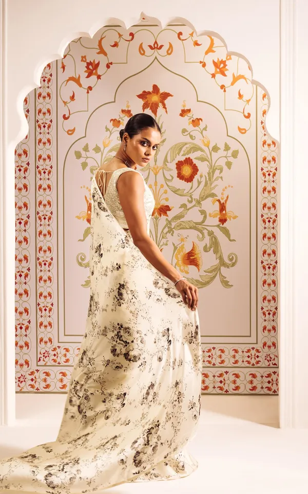 Black_Royal_Design_Japan_Saree_with_Artistic_Digital_Prints_For_Women