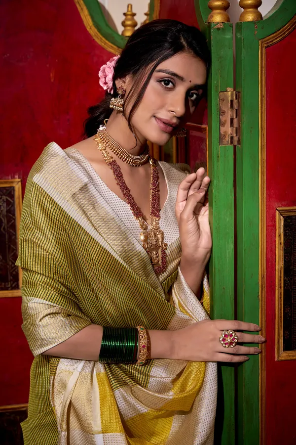 Green_Weightless_Marbal_(Georgette)_Printed_with_love_and_petals_Saree_For_Women