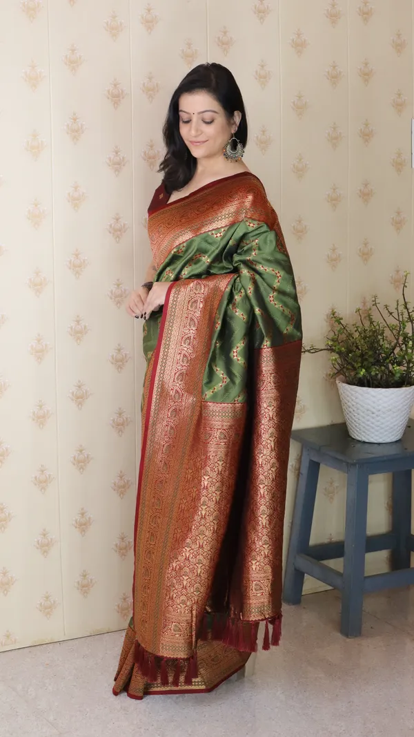 Green_Premium_Banarasi_Soft_Silk_With_Gold_Zari_Zig_Zag_Geometric_Weaved_Saree_With_Blouse_Piece_For_Women_&_Girl
