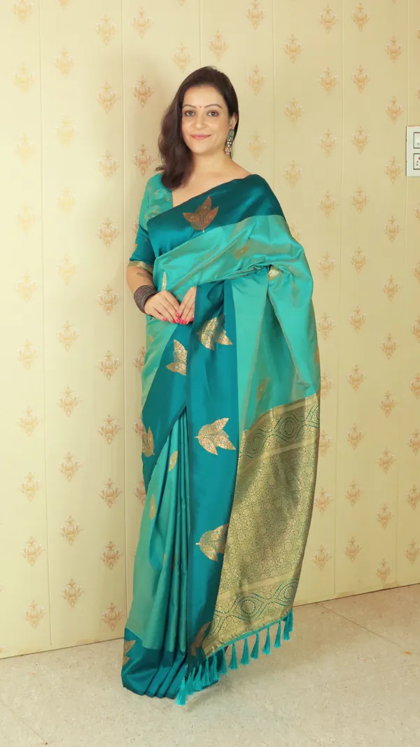 Blue_Soft_Silk_With_Zig_Zag_Motifs_Saree_With_Blouse_Piece_For_Women_&_Girl
