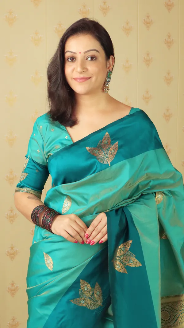 Blue_Soft_Silk_With_Zig_Zag_Motifs_Saree_With_Blouse_Piece_For_Women_&_Girl