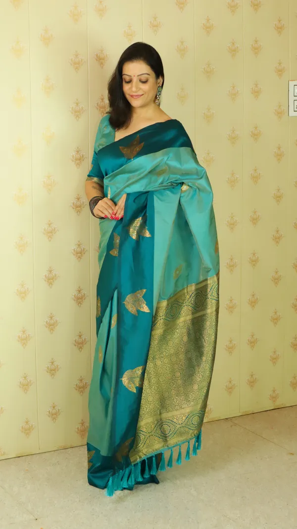Blue_Soft_Silk_With_Zig_Zag_Motifs_Saree_With_Blouse_Piece_For_Women_&_Girl