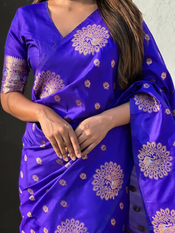 Blue_Premium_Soft_Moonga_Silk_With_Blouse_Piece_For_Women_&_Girls