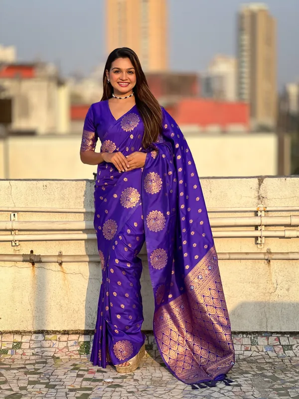 Blue_Premium_Soft_Moonga_Silk_With_Blouse_Piece_For_Women_&_Girls