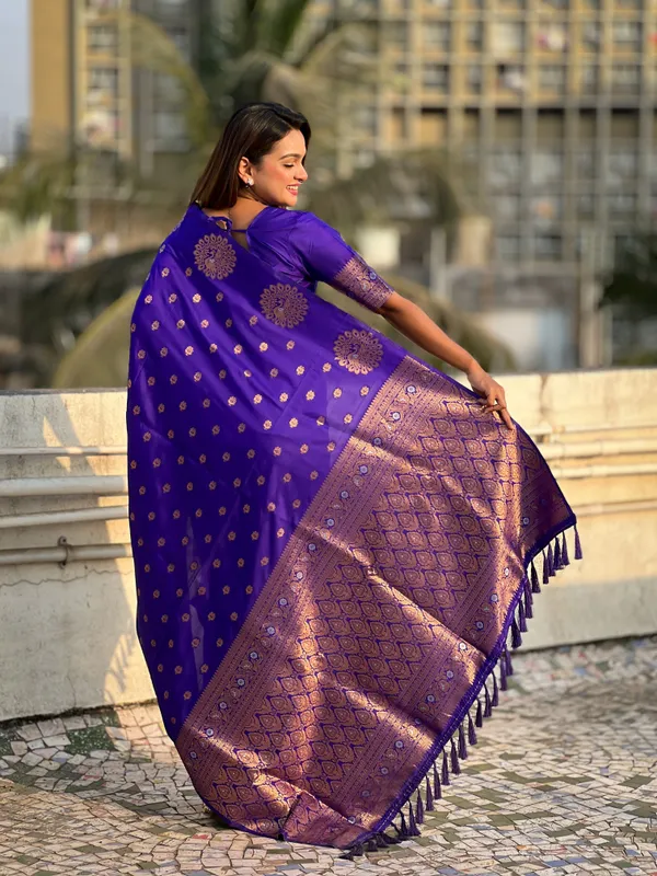 Blue_Premium_Soft_Moonga_Silk_With_Blouse_Piece_For_Women_&_Girls