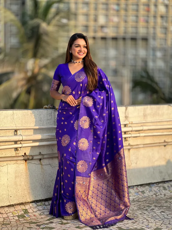 Blue_Premium_Soft_Moonga_Silk_With_Blouse_Piece_For_Women_&_Girls