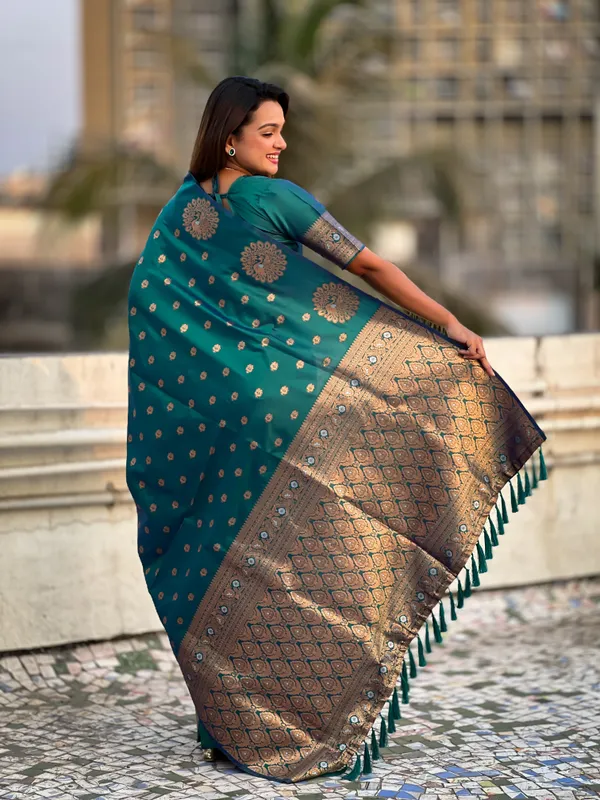 Green_Premium_Soft_Moonga_Silk_With_Blouse_Piece_For_Women_&_Girls