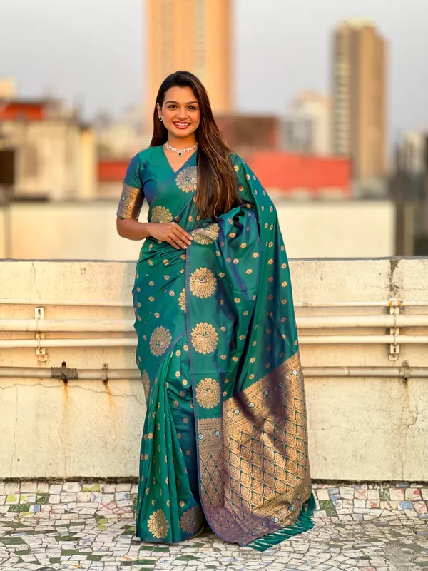 Green_Premium_Soft_Moonga_Silk_With_Blouse_Piece_For_Women_&_Girls