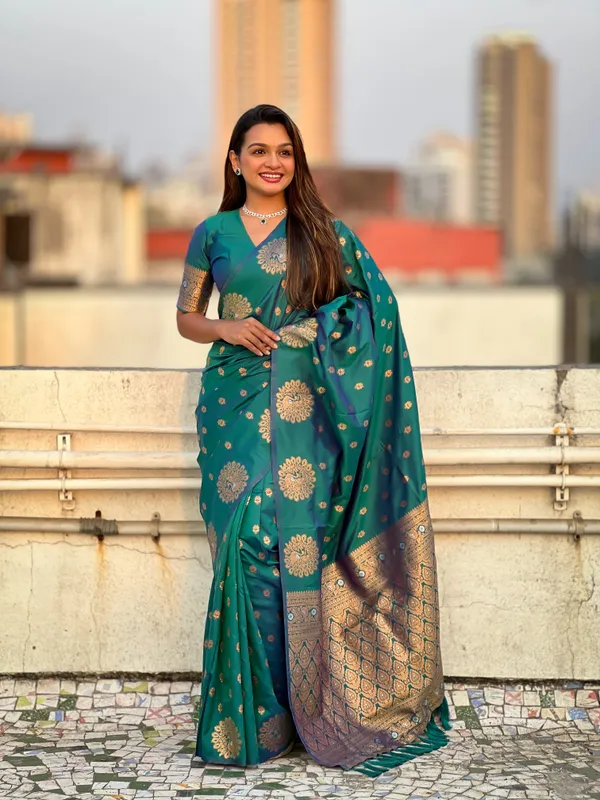 Green_Premium_Soft_Moonga_Silk_With_Blouse_Piece_For_Women_&_Girls