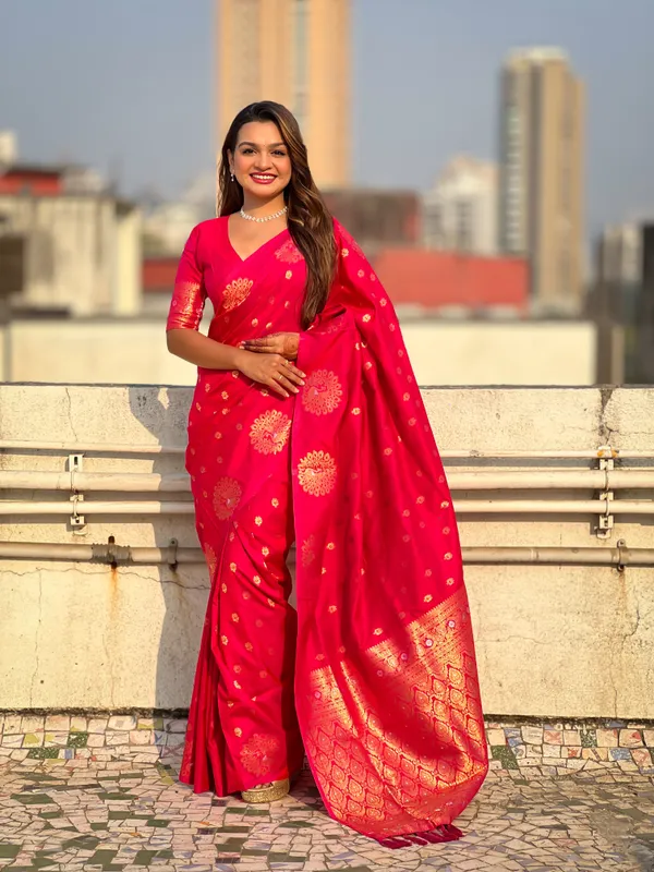 Red_Premium_Soft_Moonga_Silk_With_Blouse_Piece_For_Women_&_Girls