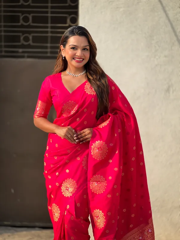 Red_Premium_Soft_Moonga_Silk_With_Blouse_Piece_For_Women_&_Girls