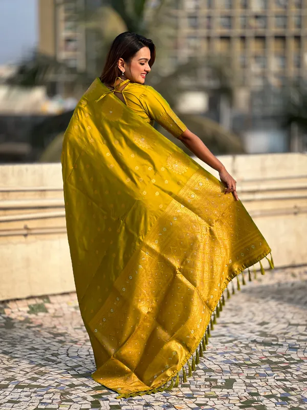 Yellow_Premium_Soft_Moonga_Silk_With_Blouse_Piece_For_Women_&_Girls