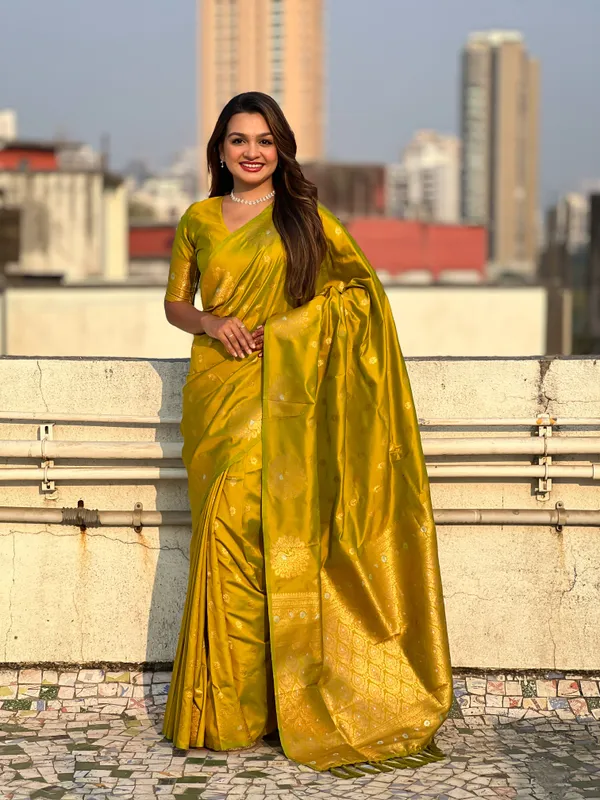 Yellow_Premium_Soft_Moonga_Silk_With_Blouse_Piece_For_Women_&_Girls