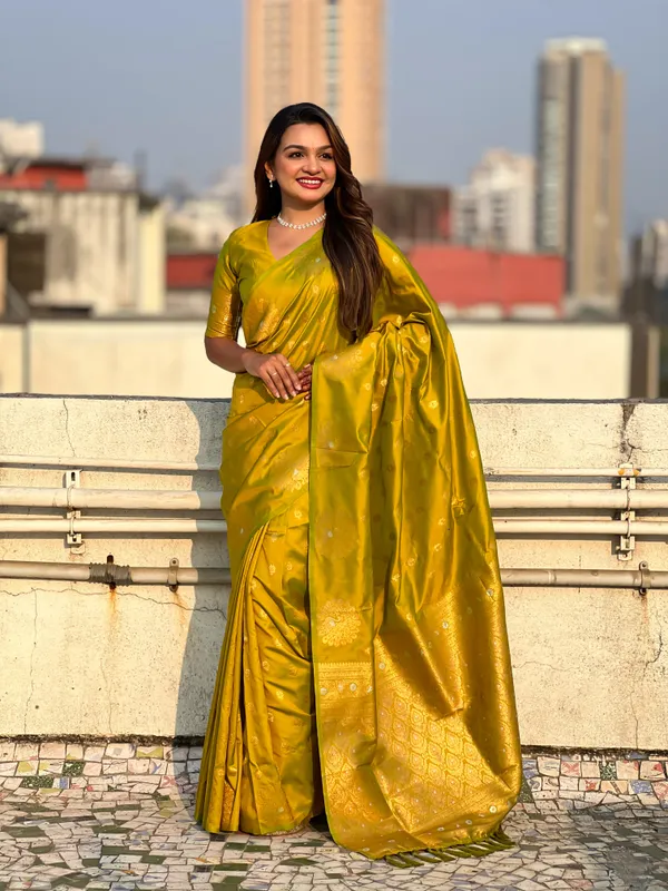 Yellow_Premium_Soft_Moonga_Silk_With_Blouse_Piece_For_Women_&_Girls
