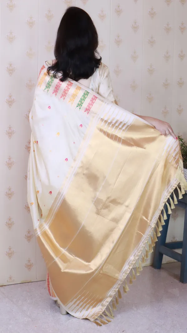 Cream_Soft_Silk_With_Floral_Meenakari_Motifs_Saree_With_Blouse_Piece_For_Women_&_Girl