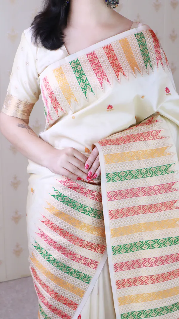 Cream_Soft_Silk_With_Floral_Meenakari_Motifs_Saree_With_Blouse_Piece_For_Women_&_Girl