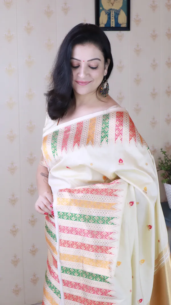 Cream_Soft_Silk_With_Floral_Meenakari_Motifs_Saree_With_Blouse_Piece_For_Women_&_Girl