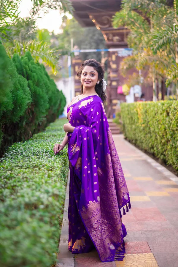 Wine_Soft_Moonga_Silk_With_Zari_Motifs_Saree_With_Blouse_Piece_For_Women_&_Girl