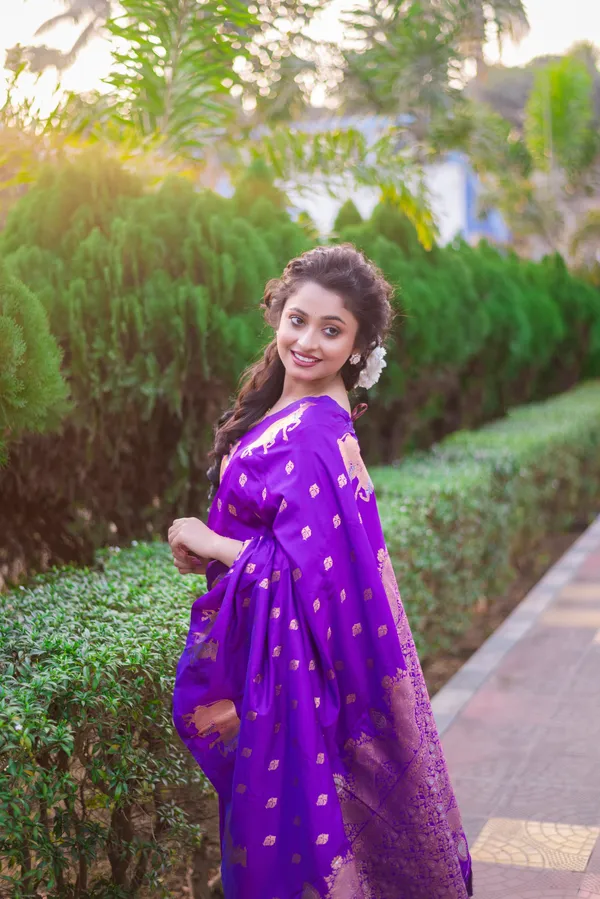 Wine_Soft_Moonga_Silk_With_Zari_Motifs_Saree_With_Blouse_Piece_For_Women_&_Girl