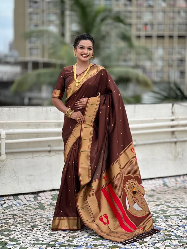 Coffee_Soft_Silk_With_Floral_Motifs_Weaved_Saree_With_Blouse_Piece_For_Women_&_Girl