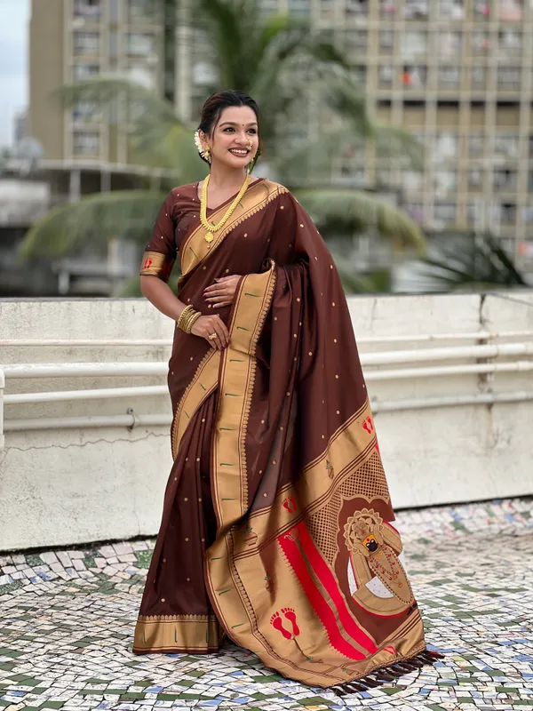 Coffee_Soft_Silk_With_Floral_Motifs_Weaved_Saree_With_Blouse_Piece_For_Women_&_Girl